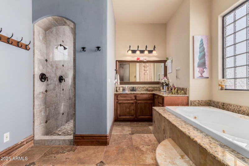 Separate Bath/Shower