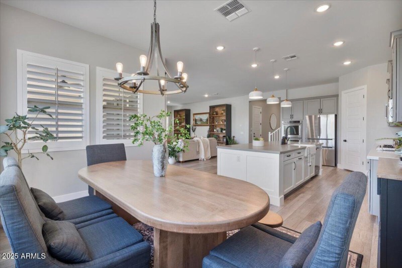 Eat-in Kitchen