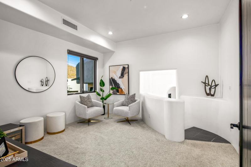 035_Inviting Media Loft