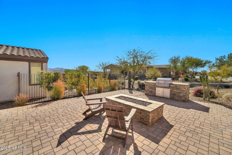 Built In Gas Firepit & Grill