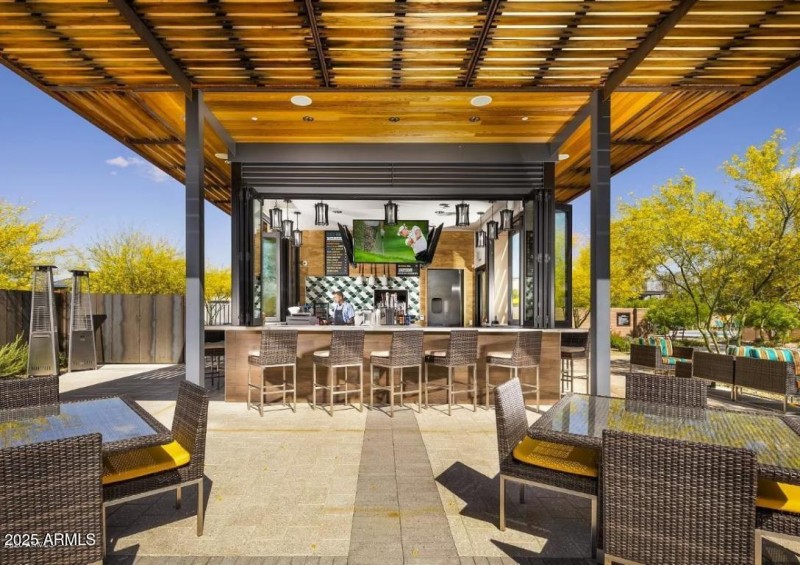 Eddy's Poolside Bar