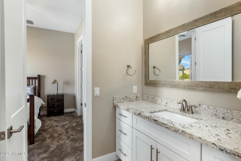 Jack-in-Jill - Bathroom 2