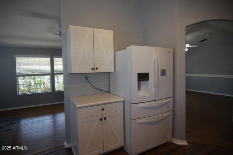 Whirlpool Refrig Stays