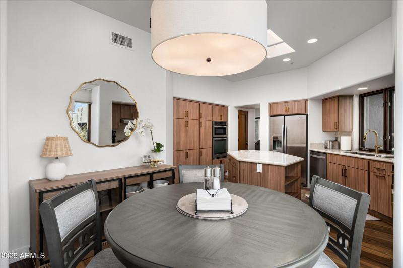 3-10015EGraythornDr-3