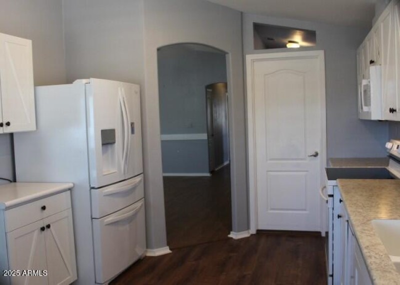Nice and Bright Kitchen