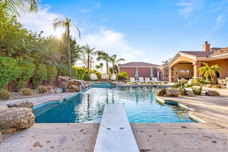 11-ft Diving Pool