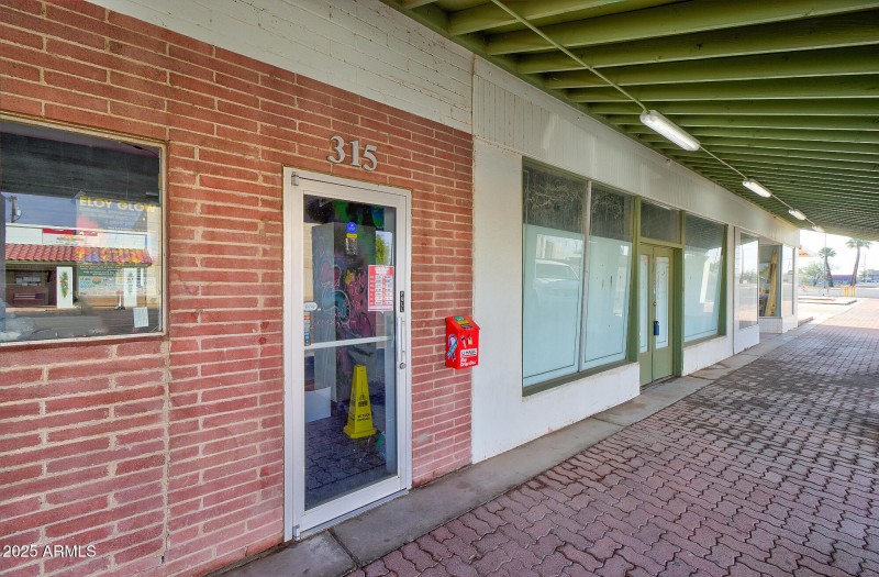 311 N Main St