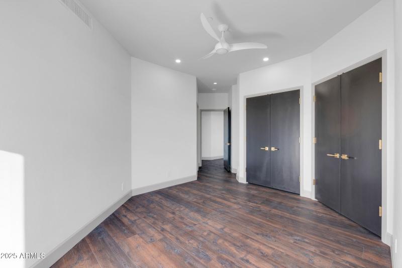 1040 E Osborn unit 1004-1