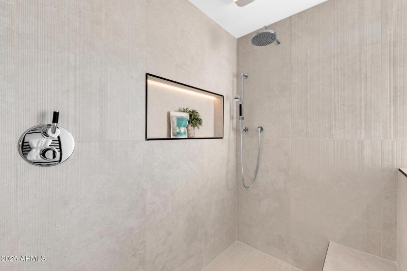 1040 E Osborn unit 1004-19