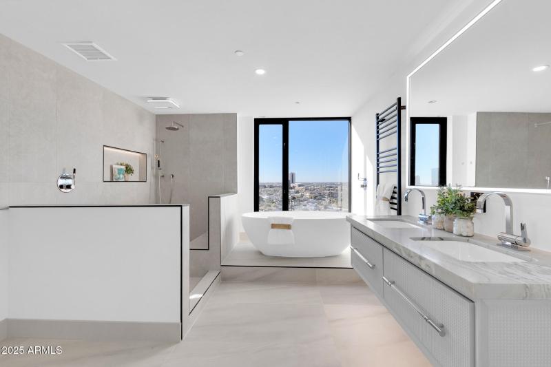 1040 E Osborn unit 1004-22