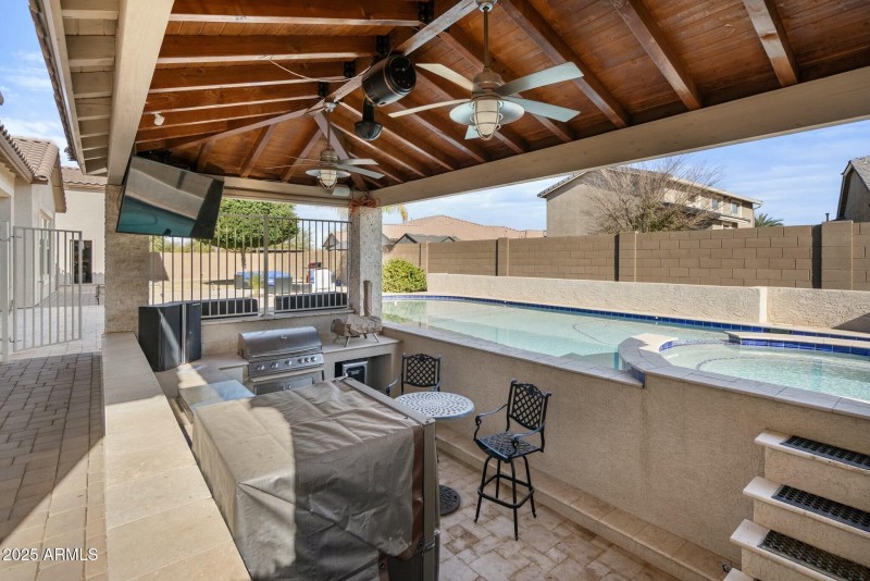Outdoor Kitchen