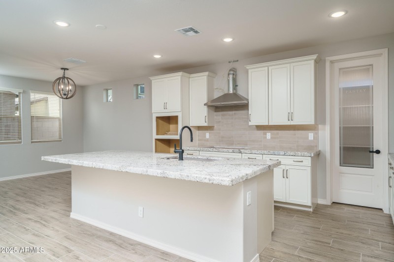 4) KITCHEN