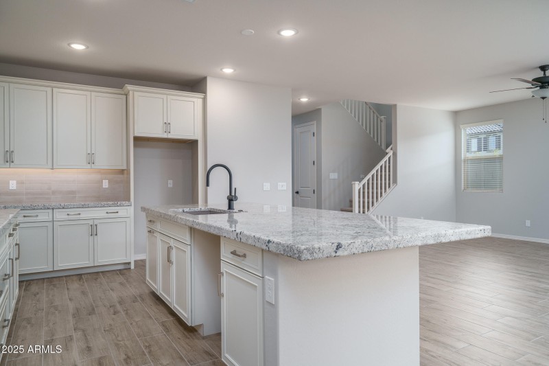 6) KITCHEN