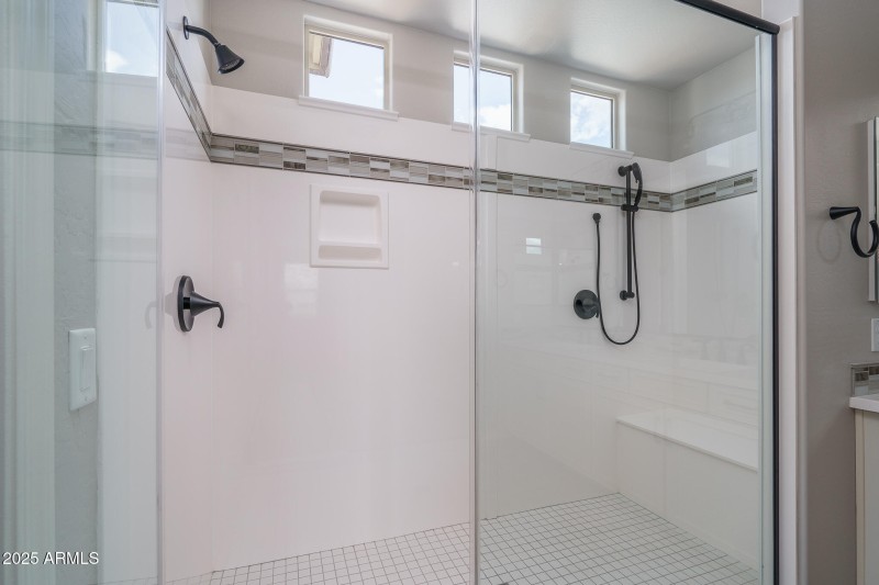 14) PRIMARY BATH