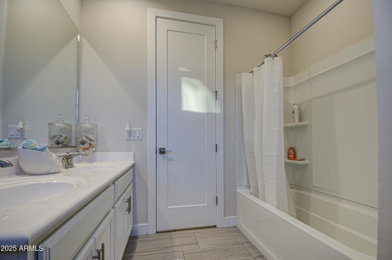 Bathroom 3-pic 3