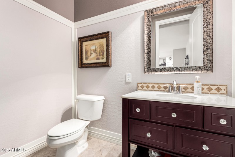Guest 1/2 Bath