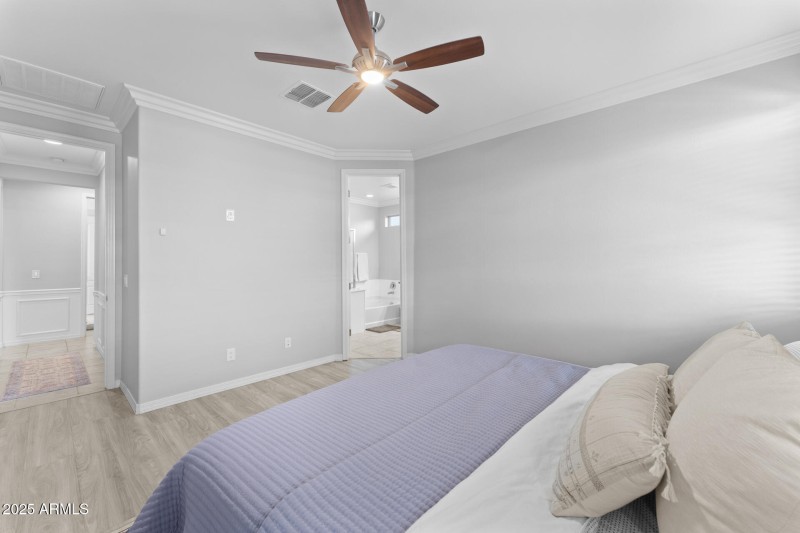019-primary-bedroom