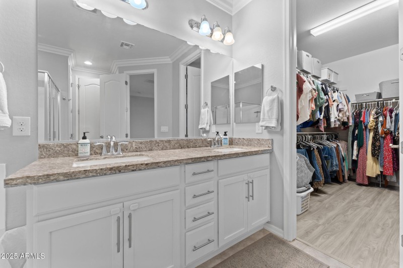 021-primary-bathroom