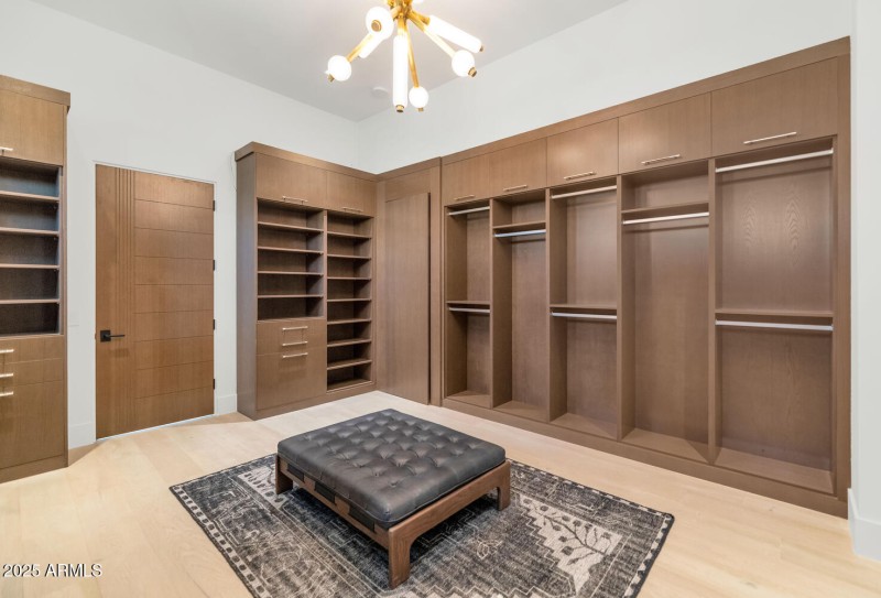 6836 E Hummingbird Ln-large-028-027-6836