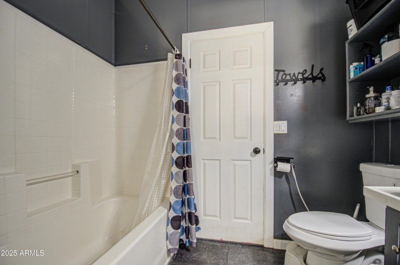 Bathroom 2-pic 2