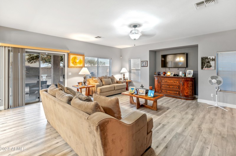 4535 W Cottontail Rd-26