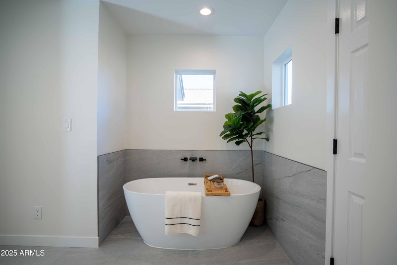 Primary Bathroom Tub