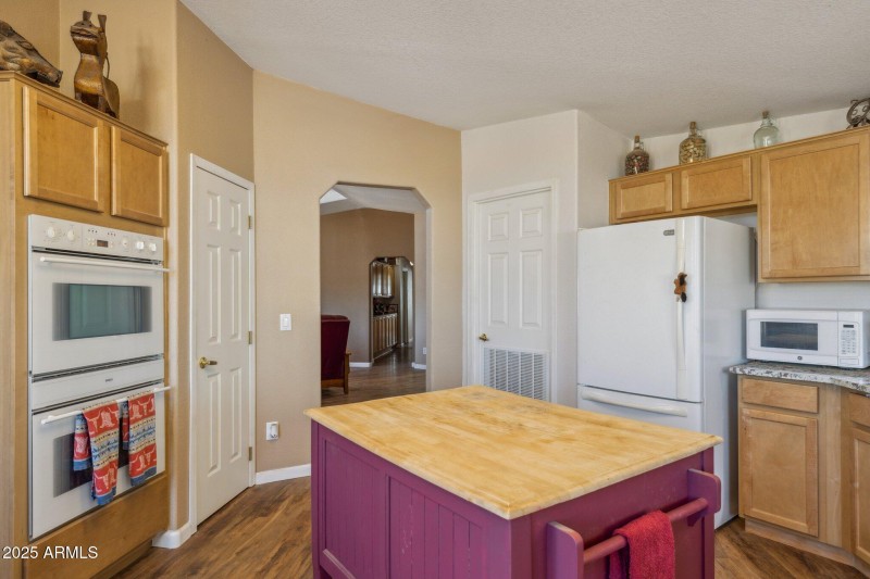 9-web-or-mls-43228-n-14th-st
