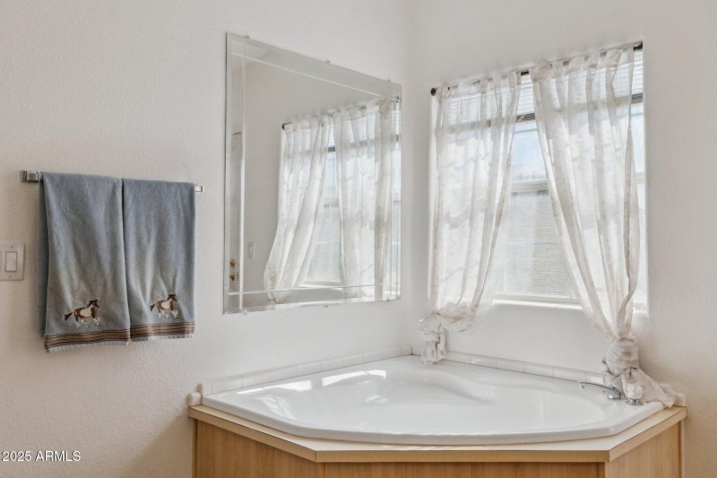 15-web-or-mls-43228-n-14th-st