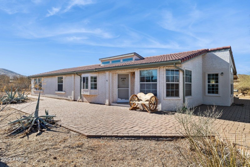 1-web-or-mls-43228-n-14th-st