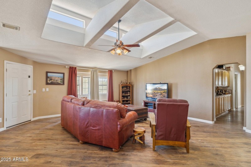 2-web-or-mls-43228-n-14th-st