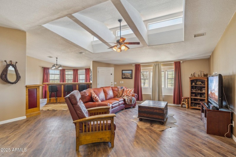 3-web-or-mls-43228-n-14th-st