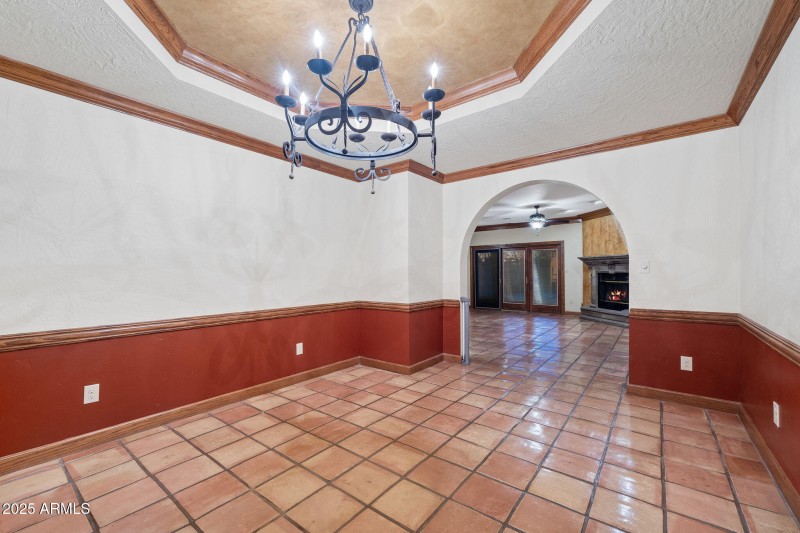 013_1235 E Clearview Dr