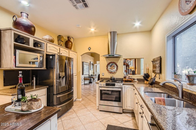 14 Kitchen