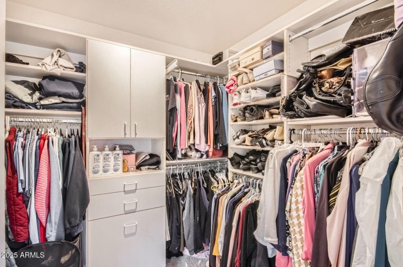 24 Primary Bedroom Closet