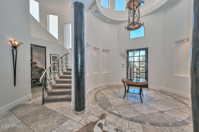 Foyer-Staircase
