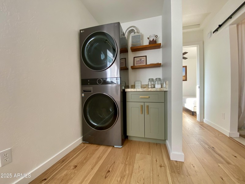 Coffee Bar/Laundry