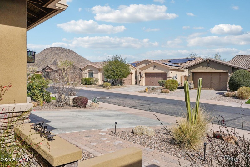 6-web-or-mls-N 129th Dr-006