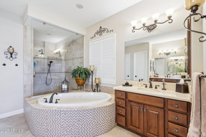 33-web-or-mls-N 129th Dr-033