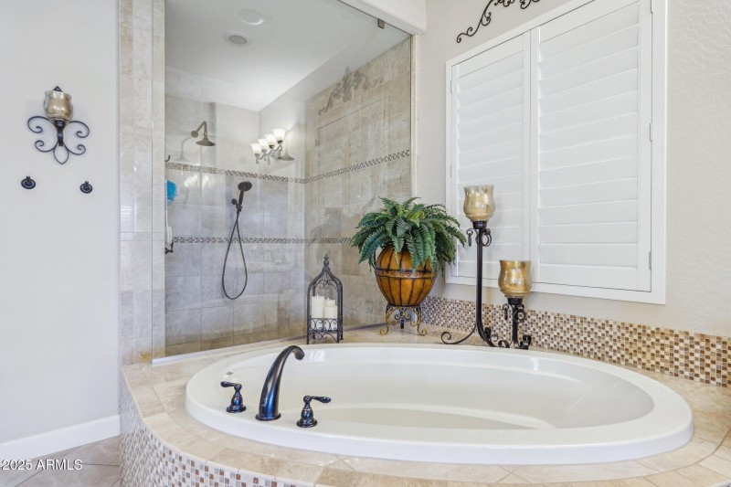 36-web-or-mls-N 129th Dr-036