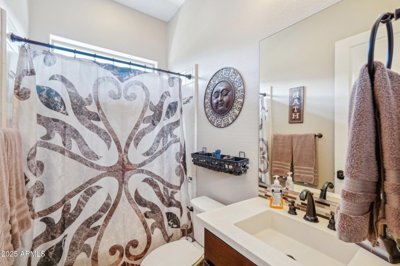 46-web-or-mls-N 129th Dr-046