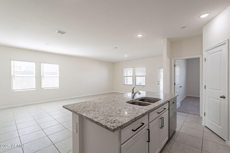 10-web-or-mls-Coolidge-10