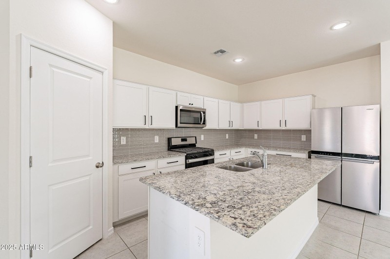 9-web-or-mls-Coolidge-9