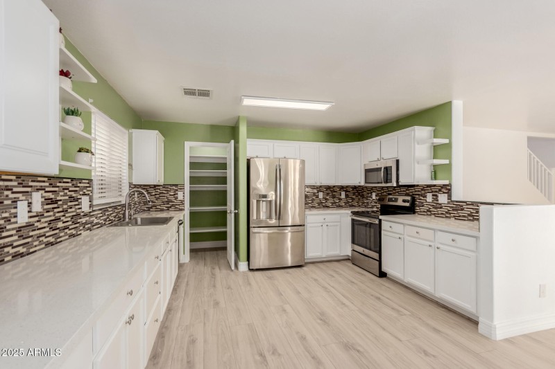 KITCHEN WITH PANTRY