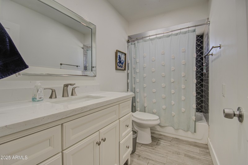 Bathroom 2-pic 2