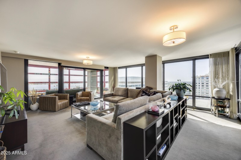 Spacious Great Room