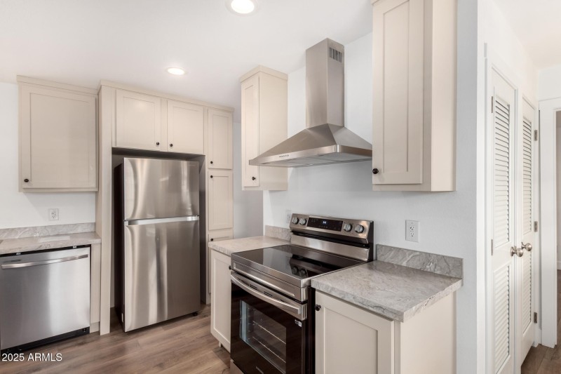16 Union Hills
