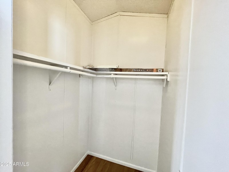CRISMON15CLOSET
