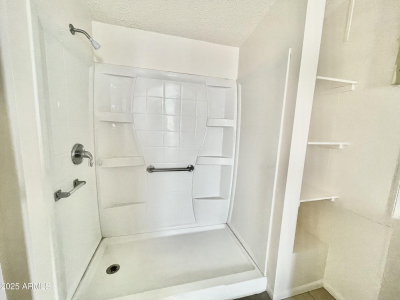 CRISMON83WALKINSHOWER