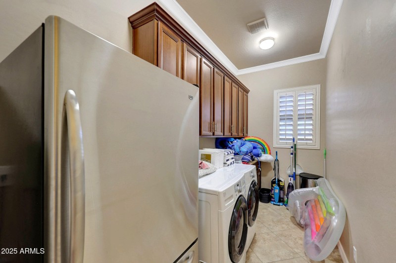 B (28)Launrdry