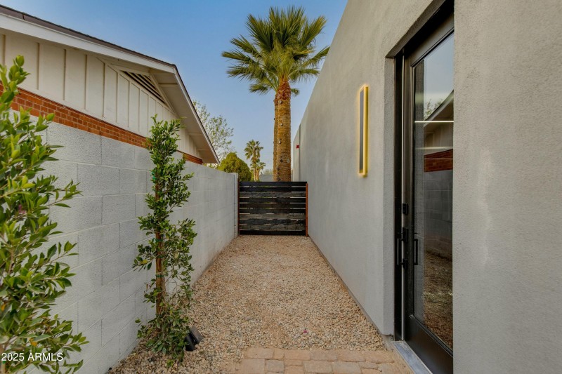 SIDE YARD